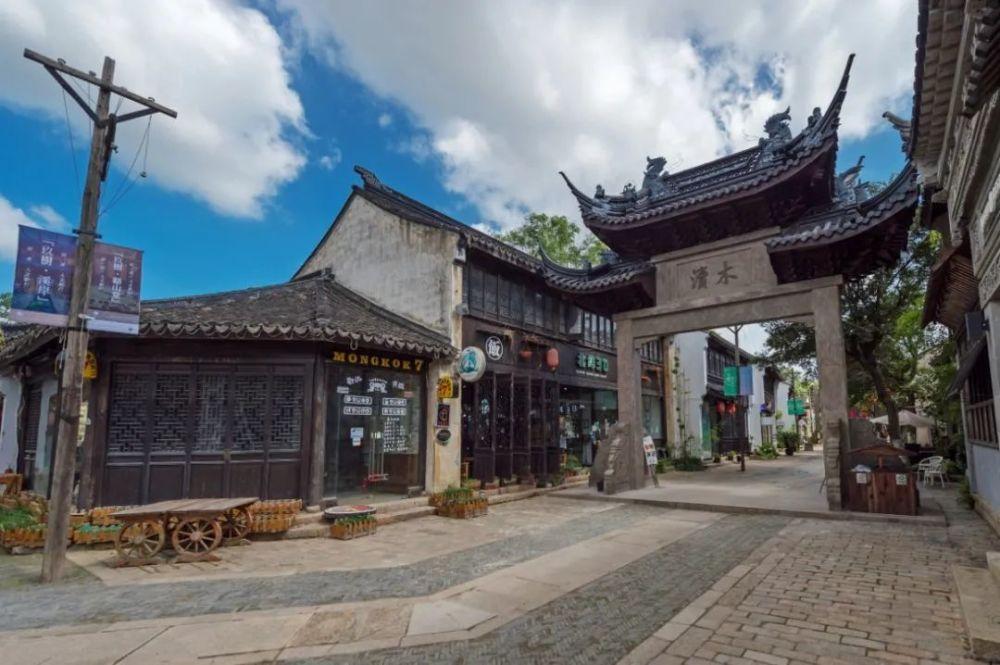 逃离棕榈树森林
